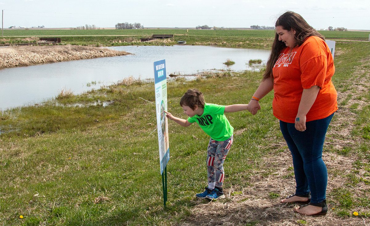 IAwateralliance's tweet photo. Were you able to join us up at Tim Recker's farm in NE Iowa for our 1st #iowadefiningdecade field day this month? Here are a few memories from that day's recognition of the Iowa Nutrient Reduction Strategy's first 10 years (and the important work still ahead).
@iowa_corn https://t.co/WtxWze62EL