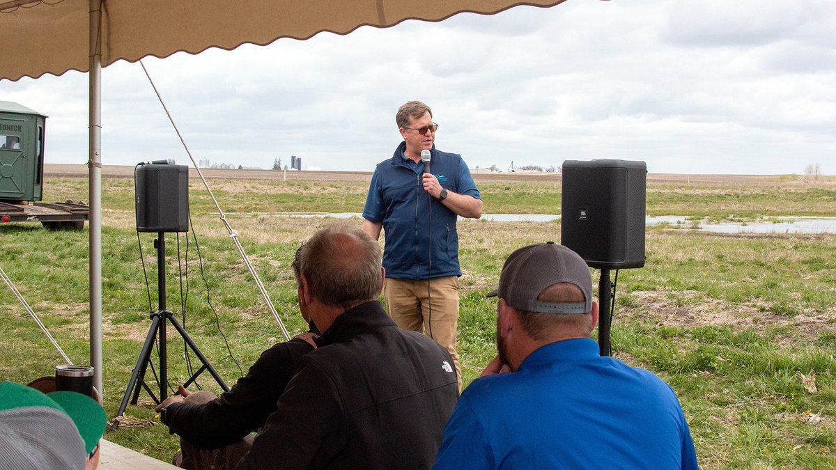IAwateralliance's tweet photo. Were you able to join us up at Tim Recker's farm in NE Iowa for our 1st #iowadefiningdecade field day this month? Here are a few memories from that day's recognition of the Iowa Nutrient Reduction Strategy's first 10 years (and the important work still ahead).
@iowa_corn https://t.co/WtxWze62EL