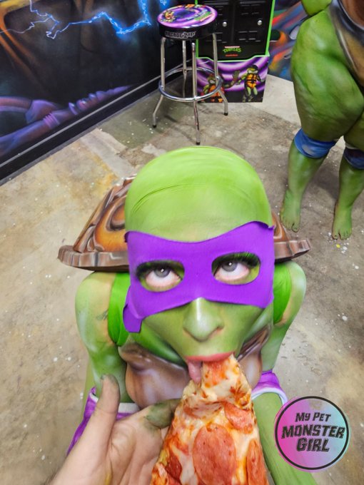 Bts at My Pet Monster Girl. Pizza Slut! https://t.co/6hzSda5xUf