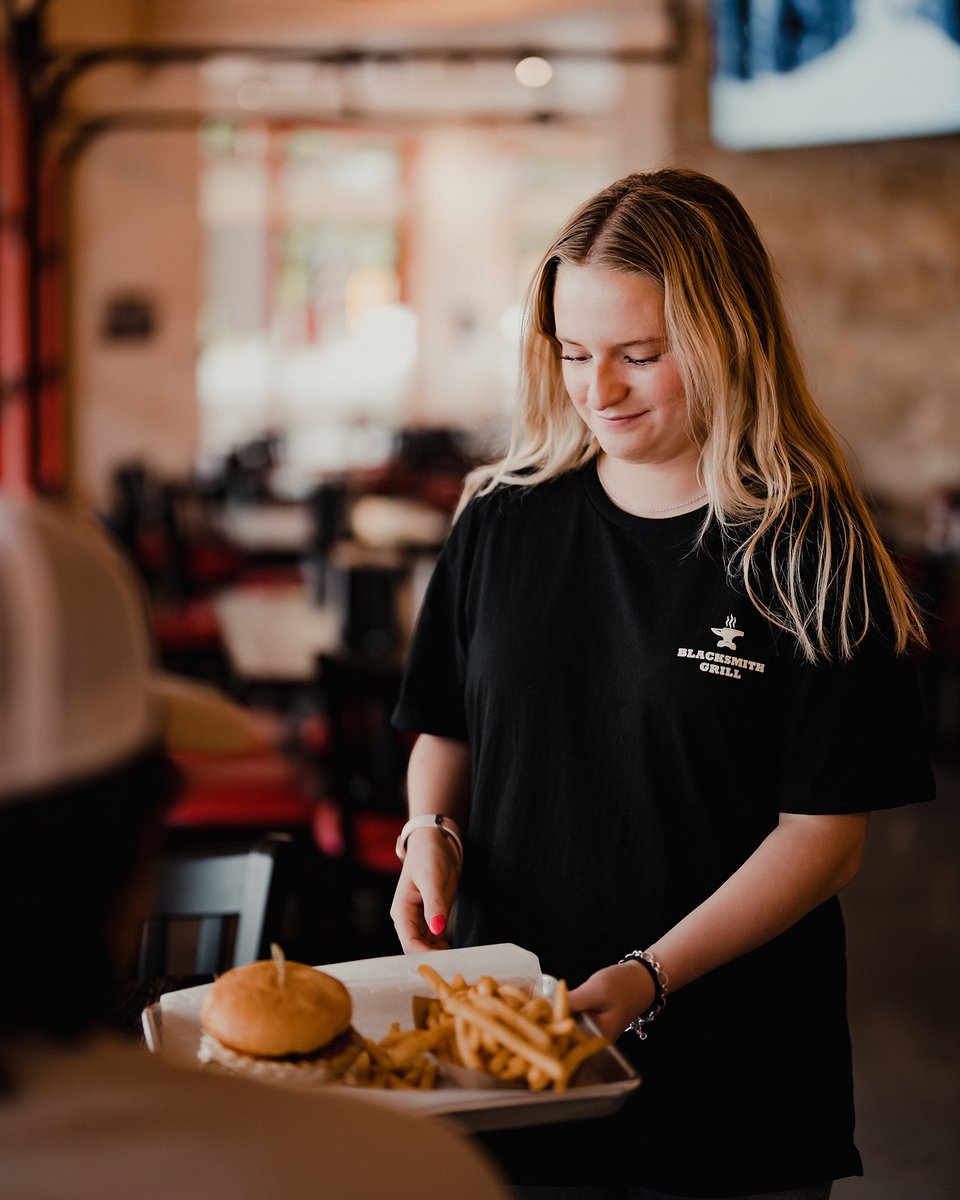 blacksmithgrill's tweet photo. Did you know you can switch your burger bun to gluten-free mode? Just request a gluten-free bun when you’re ordering and we’ll take care of the rest!

*A turkey burger with a gluten-free bun is pictured.

Order pickup/delivery: https://t.co/u00fYKitLG https://t.co/SPkqfFXVZL
