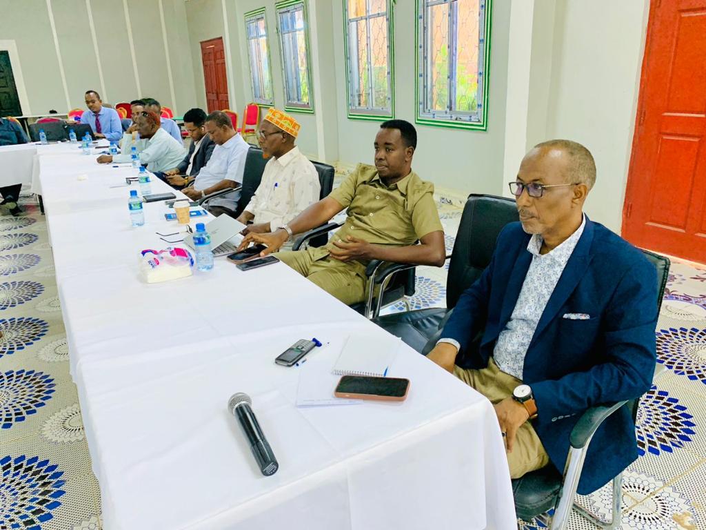 LSRA_Comms's tweet photo. #SWS Interior Minister Abdullahi Haji chaired an important meeting today to discuss the development of the local government system, decentralization of local government services and administration in Southwest #Somalia. https://t.co/ZGKgK65ZQu