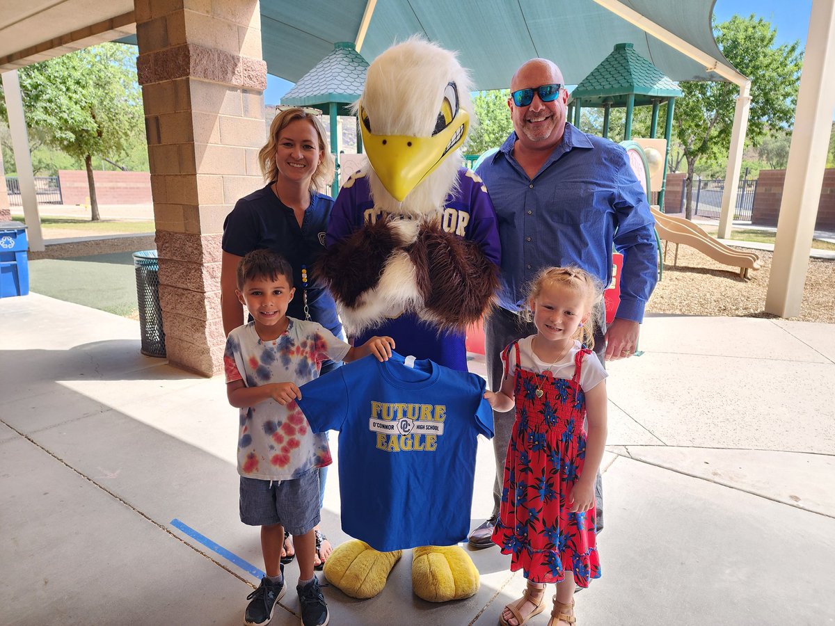 Stetson Hills School (@stallions_sh) on Twitter photo Dr. Miller and Talon Ted made a visit to our kindergarten classrooms today! Each Kinder student received a Future Eagle shirt. Thanks OC! <a href="/DVUSD/">Deer Valley Unified School District</a> <a href="/AdminLeadServe/">Administrative Leadership & Services</a> Dr. Miller and Talon Ted made a visit to our kindergarten classrooms today! Each Kinder student received a Future Eagle shirt. Thanks OC! <a href="/DVUSD/">Deer Valley Unified School District</a> <a href="/AdminLeadServe/">Administrative Leadership & Services</a>