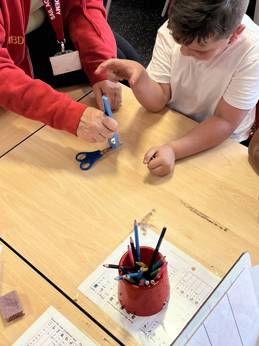 NewParkPrimary's tweet photo. We had so much fun today using magnets π§² we investigated a range of materials to see if they were magnetic #NP_1H #NP_science https://t.co/GKEQKFvvHW