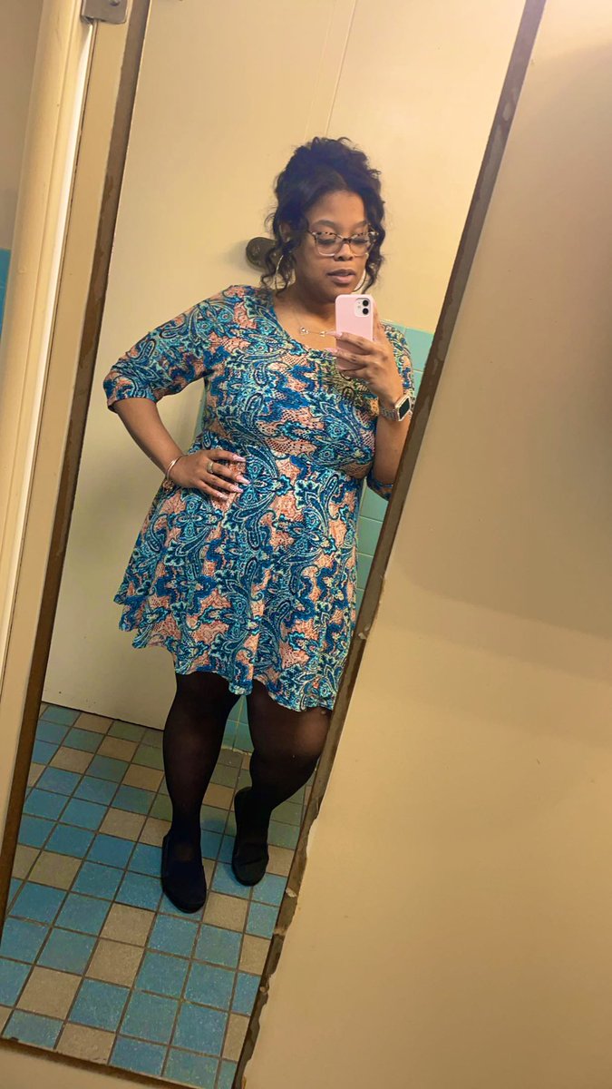 beenAround_310's tweet photo. Oh nothing sporting the mess out of this messy bun! #BigFine #MessyHair #workchronicles #RealHair #FACG @FreakyAhhChuGuh https://t.co/3bNWFerdvi