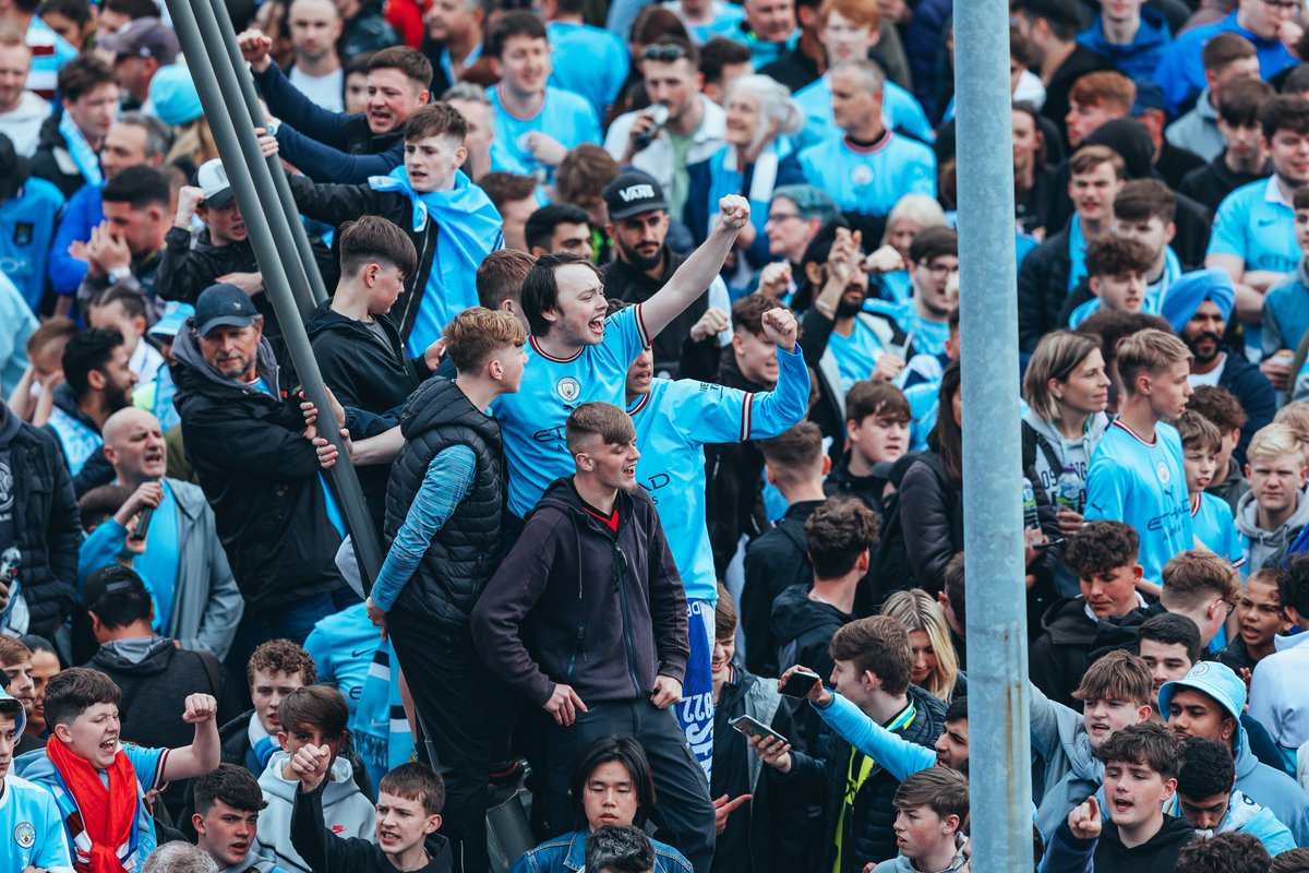 ManCity's tweet photo. What a welcome! 💪

#ManCity https://t.co/NbjUmfkX26