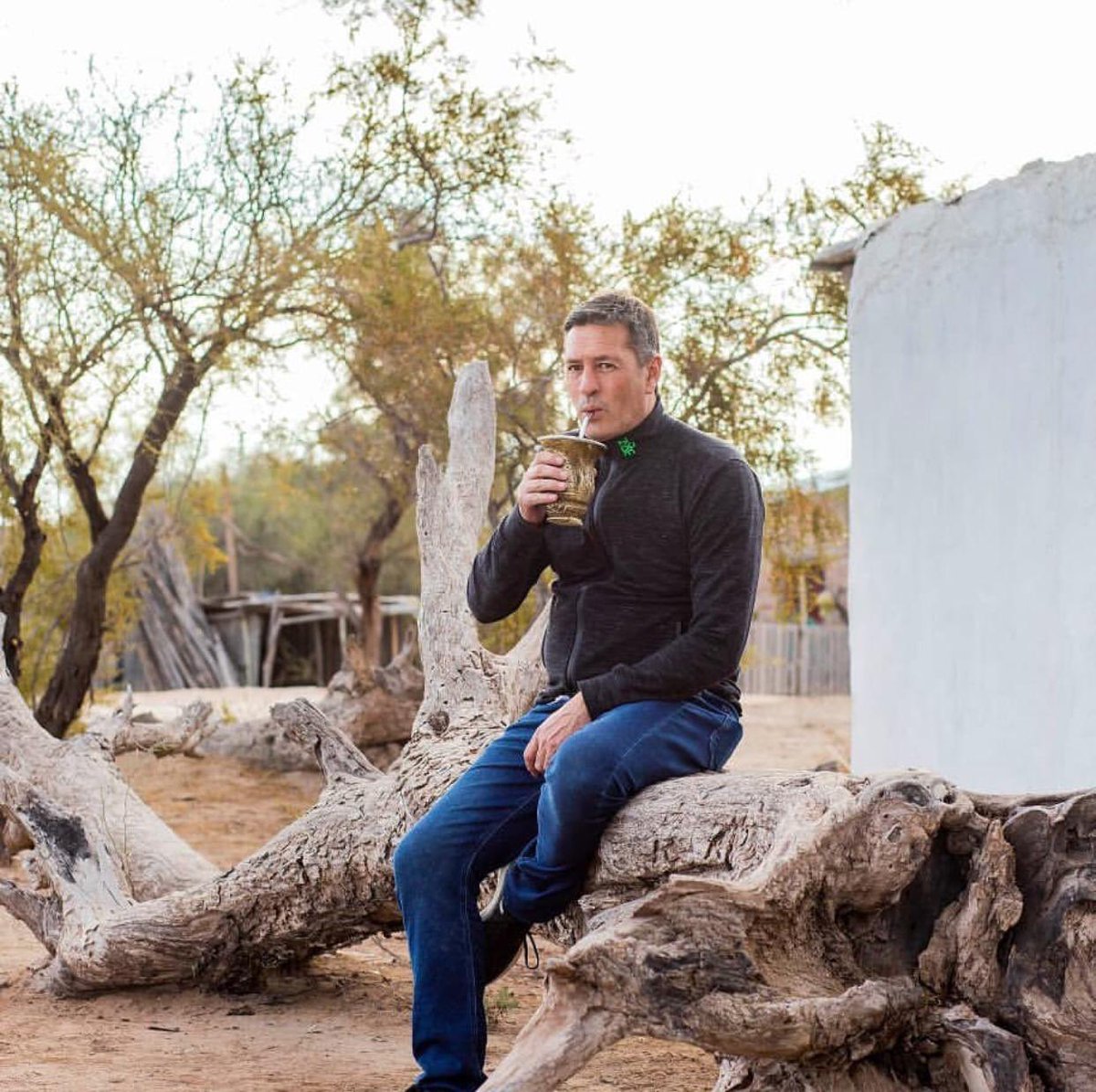 AdolBermejo's tweet photo. Nunca creí que llegaría este momento, pero sucedió. 
Recién nos informan acá en la clínica que mi hermano @AleBermejoMza descansa junto a Dios y a la Virgen María. 
Se te va a extrañar mucho Ale querido y estarás en ntros corazones y en ntras vidas para siempre 
Te amo hermano https://t.co/ytetKSCG0Z