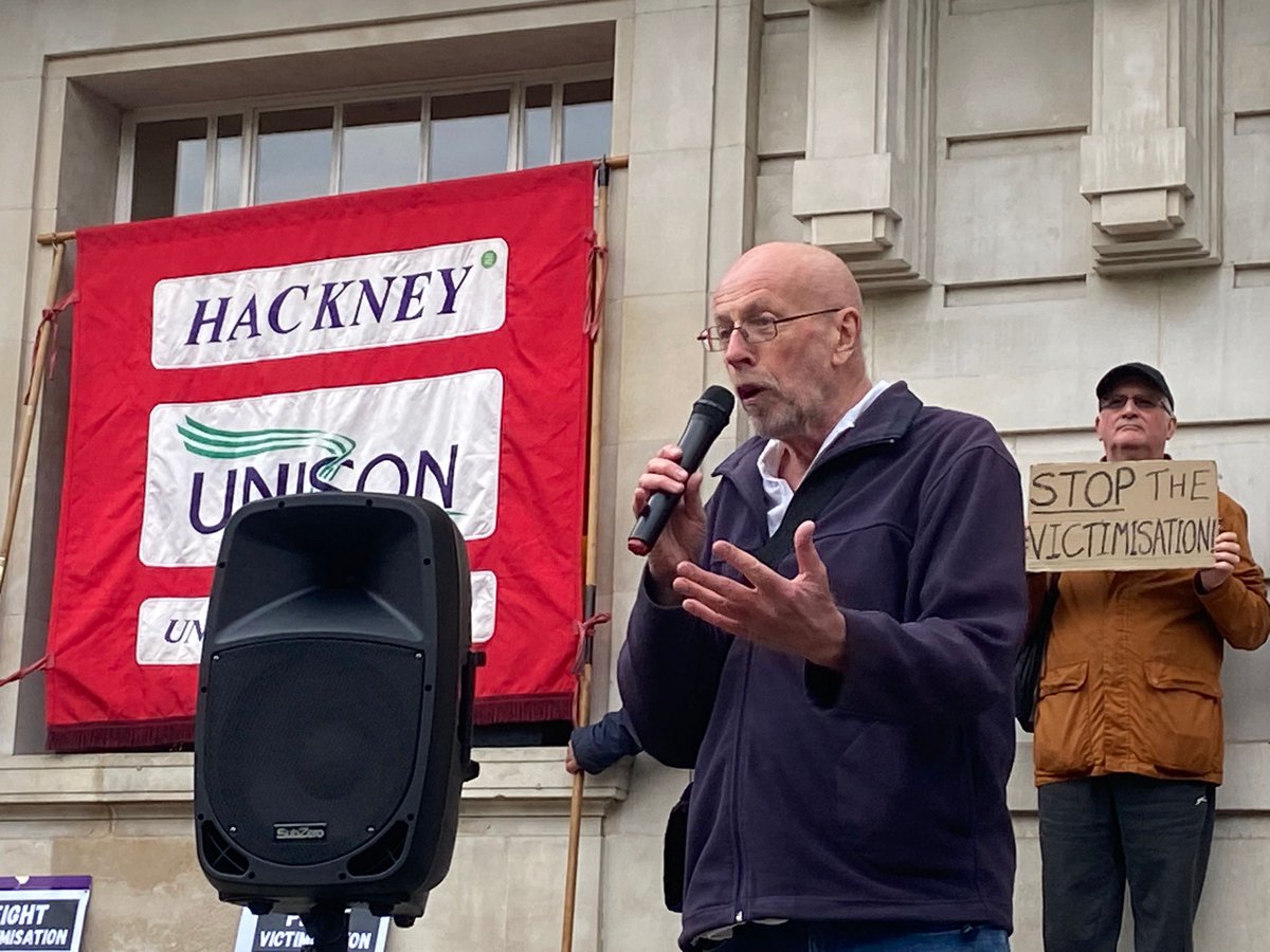 NSSN_AntiCuts's tweet photo. #NSSN supporting @HackneyUNISON protest tonight against #librarycuts, redundancies &amp; union-busting by @LabourParty @hackneycouncil

@unisontheunion  @UniteHousing https://t.co/xqi398iSES