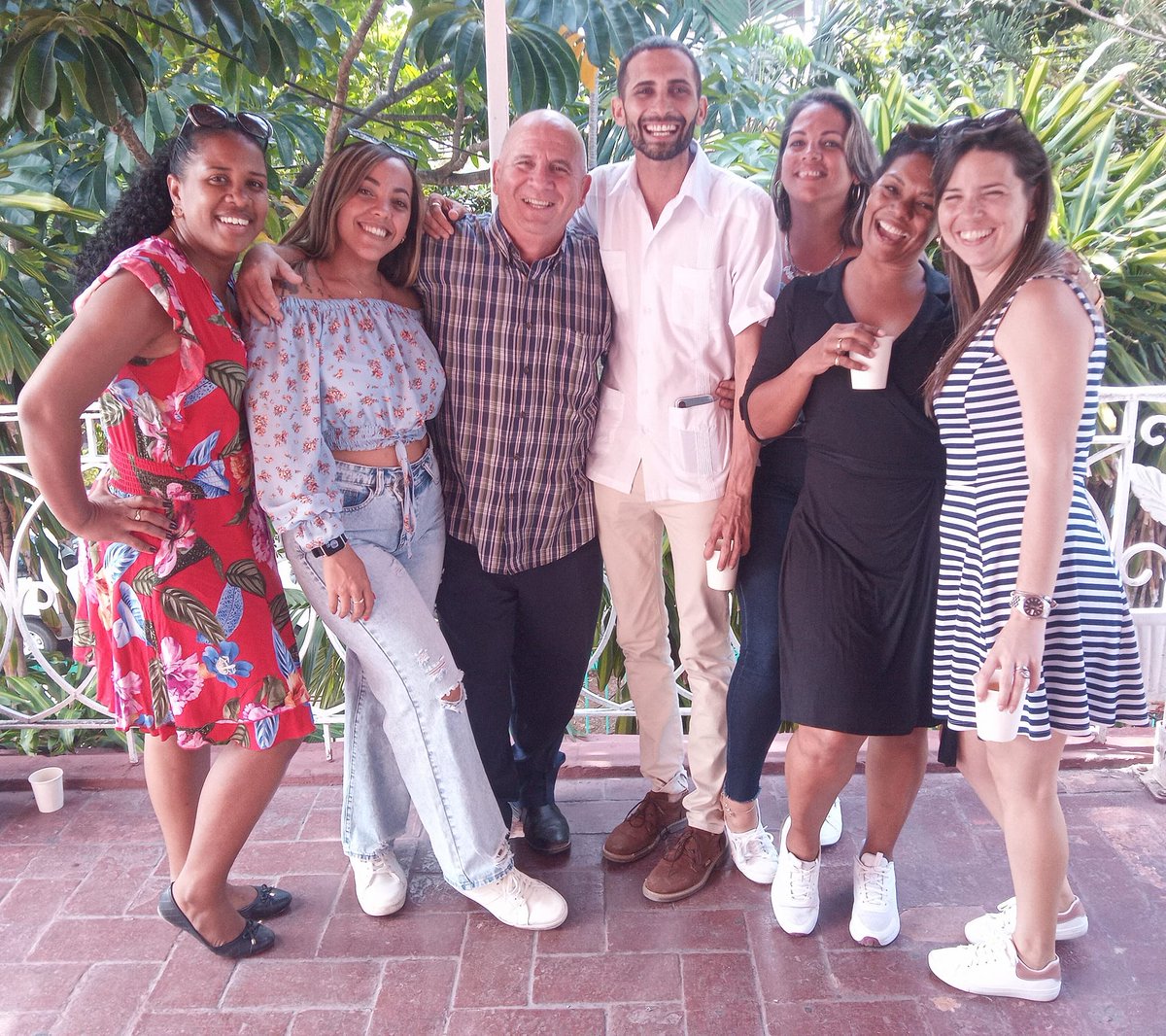 #CorreosdeCuba #AlServicioDeTodos
SOMOS UN EQUIPO...
El equipo de Comunicación Institucional de Correos de Cuba, que hoy 17 de Mayo queremos felicitar en su día a nuestros campesinos y colegas de las Telecomunicaciones, y a las personas homosexuales-transexuales de nuestro país.