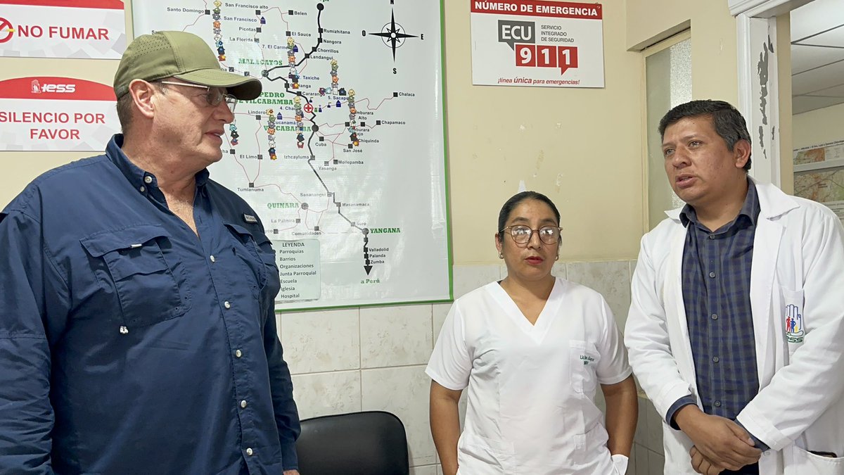 IESS_SSC's tweet photo. #Loja l Pedro Eguiguren y Ángel Falconí, director y coordinador zonal 7 del #IESSCampesino, recorrieron el Dispensario San Pedro de Vilcabamba y dialogaron con las organizaciones del sector. https://t.co/0VpCab1Sdp