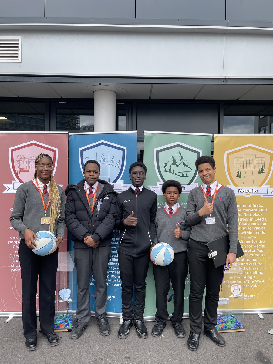 gorse_ruth's tweet image. Some top slam dunkin’ today at lunch in our pop-up house competition! #pointsmakeprizes #housecompetition