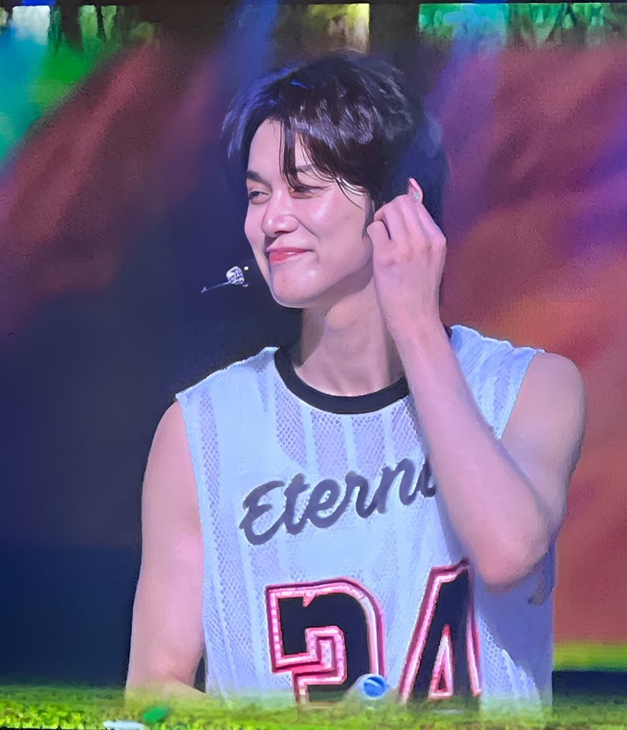 y2ksamo's tweet photo. he is so special to me 😭
#TXT_ASM_TOUR_in_DC #TXT_ASM_TOUR_DC #ACT_SWEET_MIRAGE_WASHINGTONDC #TheDCChapter #TXTinDC https://t.co/dpNS6BYtGP