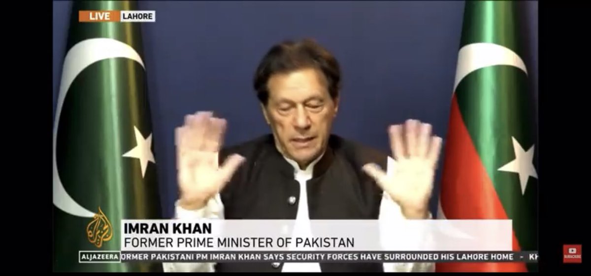 ii_Riski_ii's tweet photo. یہ زیادہ پڑھے لکھے نہیں ہیں 💂

خان کا یہ جملہ اتنا طاقتور ہے کے شاید انکو سمجھنے میں 100 سال لگ جائیں گے آج ان کے روز روز کے تجربات کی وجہ سے انٹرنیشنل میڈیا اور اوورسیز پاکستانی اتنا موبلائز ہو چکا ہے کے یہاں پولیس کے دو ڈالے زمان پارک آ کر کھڑے ہوتے ہیں تو Cnn سے لے کر BBC کے کان کھڑے ہو جاتے ہیں آج جتنی تیزی اور سمجھداری  سے انٹرنیشنل میڈیا کو ایکٹو کیا ہے اسکی مثال نہیں ملتی میں آج حیران ہو گیا وہ وہ چینل جس کو پکڑ پکڑ کے جگانا پڑتا تھا آج ایک منٹ میں جاگ چکے تھے باہر کے ملکوں کا اتنا خوف ہے کیوں کے مال لے کر انہوں نے جانا وہاں ہی ہے انکو اتنا خوف آتا ہے اگر سفر پر پابندی لگ گئی تو بھاگ کر جانا کہا ہیں اور گوری چمڑی کو دیکھ کر انکی ٹانگیں ویسے ہی کانپ جاتی ہیں اوورسیز پاکستانیوں آج تم لوگوں نے دل خوش کر دیا ہے-