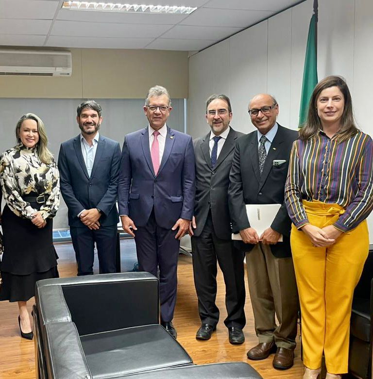 FebracOficial's tweet photo. Febrac apresenta para Bernard Appy propostas que são prioritárias para o setor de serviços na Reforma Tributária.

#ReformaTributária
#SetordeServiços
#Febrac https://t.co/cX9bPpHvgO