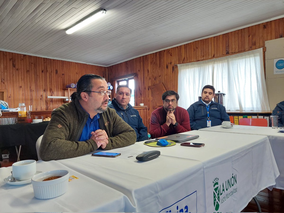DPPRanco's tweet photo. 🔵 #LaUnión | Junto a los y las seremis @MMEG_LosRios, @SeremiTrab_Vald, Dire. Regional (s) @Sencerios, y representantes de @SernamEGLosRios, el @DPPRanco @DppAlejandrorc
profundizó sobre el trabajo y desafíos de la Red Territorial Cuenca del Ranco y Fortalecimiento OMIL #FOMIL https://t.co/lv7U3CCMl9