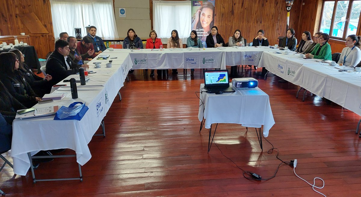 DPPRanco's tweet photo. 🔵 #LaUnión | Junto a los y las seremis @MMEG_LosRios, @SeremiTrab_Vald, Dire. Regional (s) @Sencerios, y representantes de @SernamEGLosRios, el @DPPRanco @DppAlejandrorc
profundizó sobre el trabajo y desafíos de la Red Territorial Cuenca del Ranco y Fortalecimiento OMIL #FOMIL https://t.co/lv7U3CCMl9