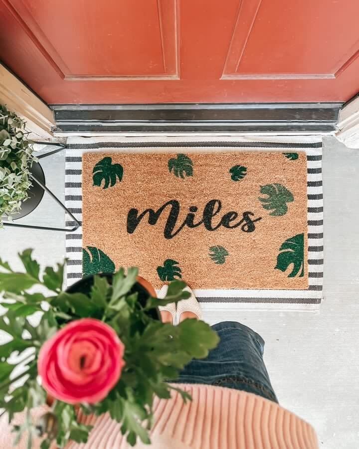 doormats's tweet image. "We love our personalized doormat! I think it’s a perfect refresh and I love that it’s great at keeping most of the dirt and debris from getting into our home." 🍃⁠
⁠
📷️@keepingitrizza

#springmat #springdoormat #personalizedmat #madeforyou