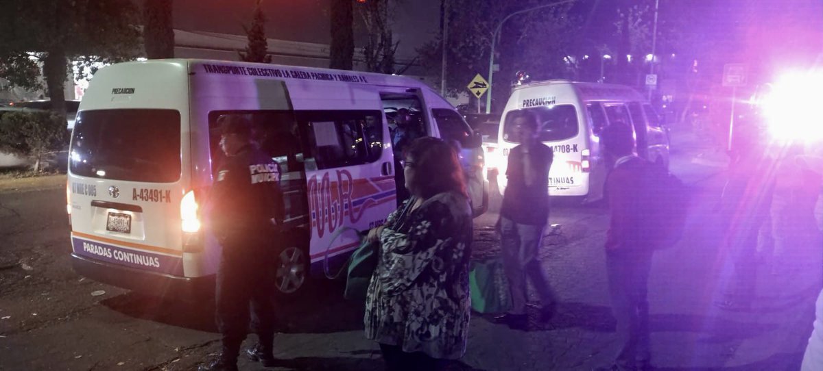 pachuca_ssp's tweet photo. #ParaderoSeguro🚸
Hacemos presencia en paraderos del servicio de transporte público, brindando seguridad 🛡️y vigilancia para la tranquilidad de las y los usuarios.

No olvides nuestro número de apoyo ciudadano 7717110707 y 911 ☎️.

#PachucaAvanzaContigo https://t.co/uQQEvsWBJf