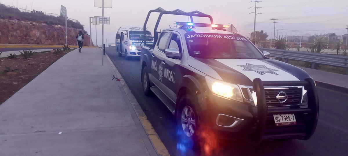 pachuca_ssp's tweet photo. #ParaderoSeguro🚸
Hacemos presencia en paraderos del servicio de transporte público, brindando seguridad 🛡️y vigilancia para la tranquilidad de las y los usuarios.

No olvides nuestro número de apoyo ciudadano 7717110707 y 911 ☎️.

#PachucaAvanzaContigo https://t.co/uQQEvsWBJf