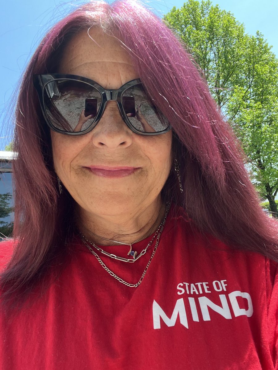 tammyhoffman18's tweet image. In the mood for some cruising in my Jeep, today! Do you have your merchandise from ⁦@mbstateofmind⁩ with ⁦@MauriceBenard⁩ #topoff #myjeep #notme 😂 beautiful in Ohio! Have a Blessed day everyone! I have ⁦@jimmybuffett⁩ on #letsgo 💜❤️🥰🤩👏👏✌️🙏🏻💕💕💜💜💜💜💜