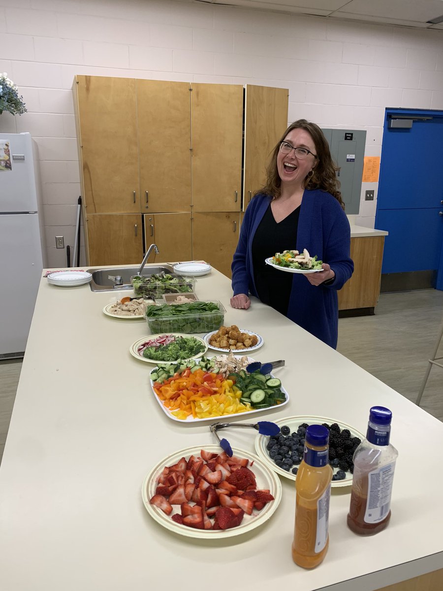 @APPLESchools is proud to support students in @FMCSD’s outreach school! Thanks to their health champion, Joanne Williams Hancock, for organizing a salad/smoothie day at Immaculate Heart of Mary! #WeAreFMCSD