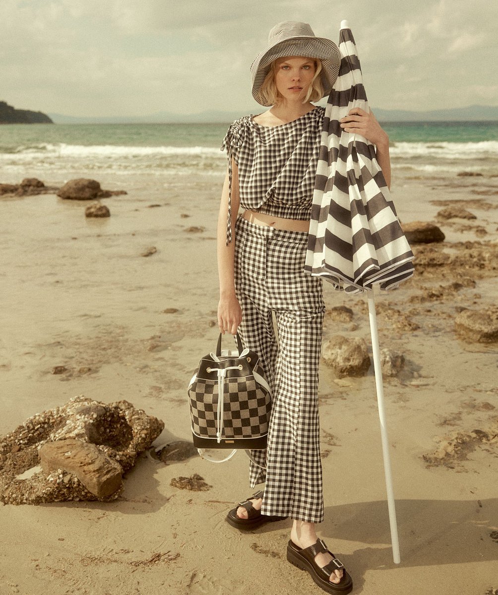 doca_gr's tweet photo. Classic vibes in a modern palette🖤🤍
Check out the outfit ➞ https://t.co/bgQ0gtDPU6
#docass23 #docaofficial #newcollection #blackandwhite #outfitinspo #springoutfit #fashionable https://t.co/iFYndgnKrS