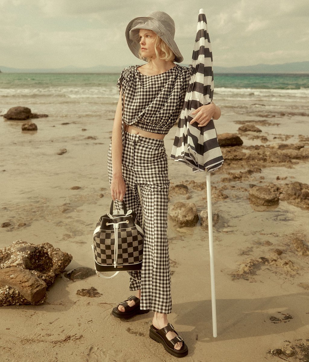 doca_gr's tweet photo. Classic vibes in a modern palette🖤🤍
Check out the outfit ➞ https://t.co/bgQ0gtDPU6
#docass23 #docaofficial #newcollection #blackandwhite #outfitinspo #springoutfit #fashionable https://t.co/iFYndgnKrS