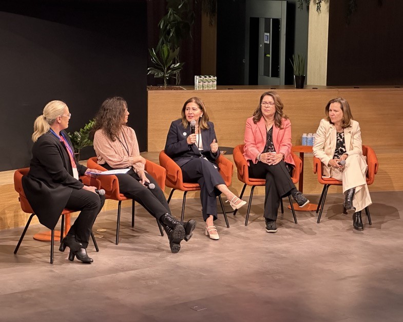 ReemAsaad_MEA's tweet image. At the #EMEA @CiscoNetAcad Conference, I joined @LauraMQuintana, @pastora_valero, @emreid and @SouadBoutegraB to explore how public and private sectors must unite to realize greater diversity and equity in #STEM, securing a highly skilled and inclusive #WorkforceOfTheFuture 🌍