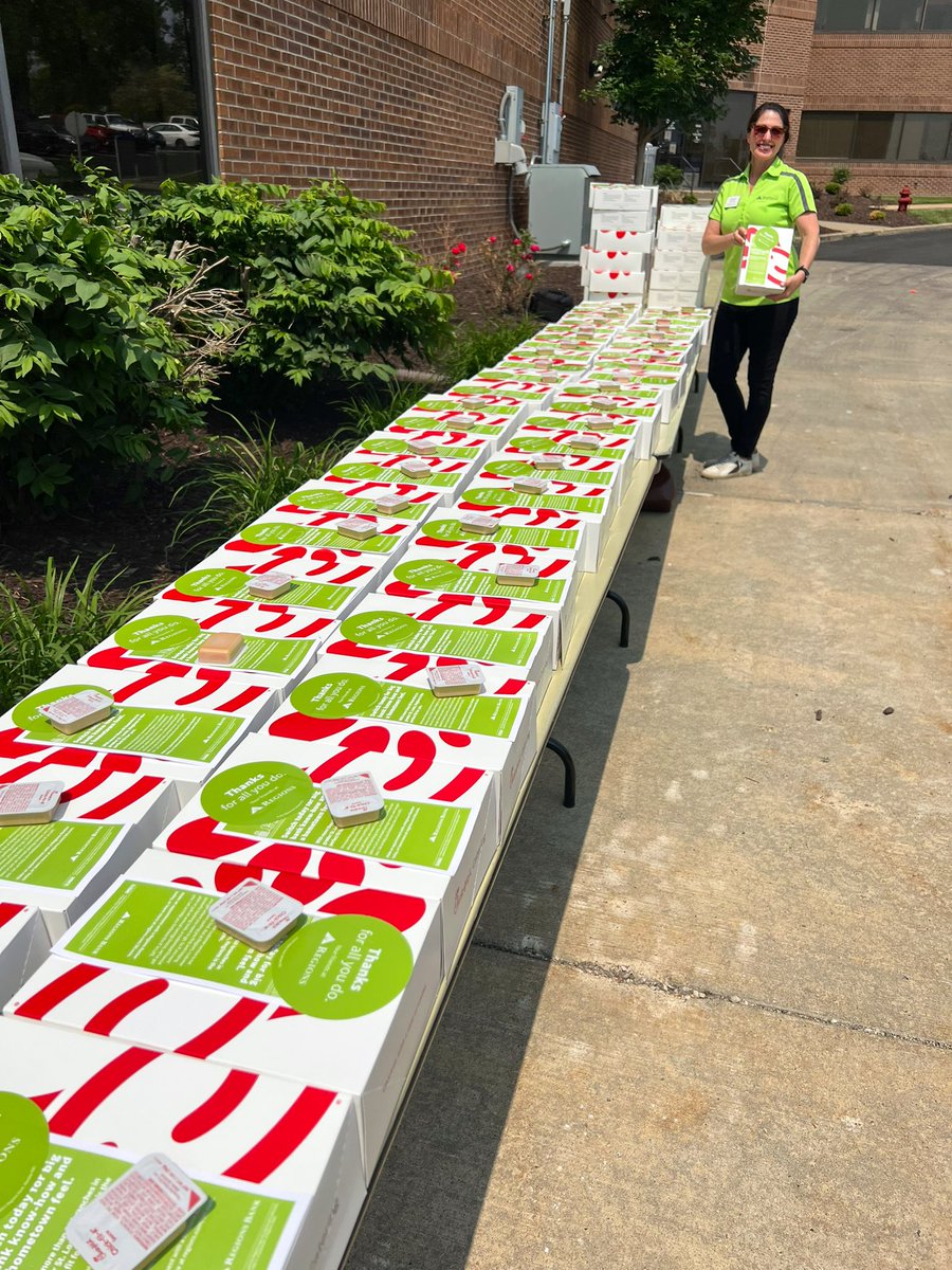 RegionsBank's tweet photo. The celebration continues… 🎉  We’re providing lunch to over 300 healthcare heroes at @BJCStCharlesCo! Thanks for all you do! #STL 💚 https://t.co/PO6WhE1PDG