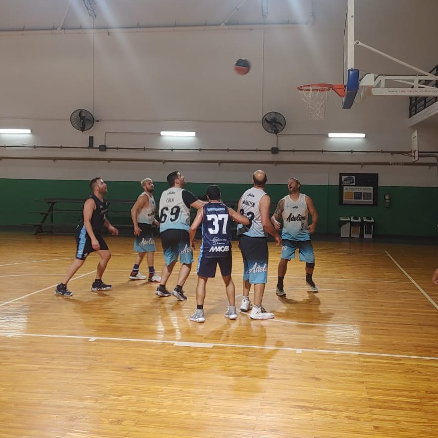 GANARON LOS VETERANOS 👌

En el partido disputado anoche en casa, el resultado final fue 7️⃣5️⃣-5️⃣3️⃣ para el UVVA ante Macabi.

#VamosAdelina🔵⚪