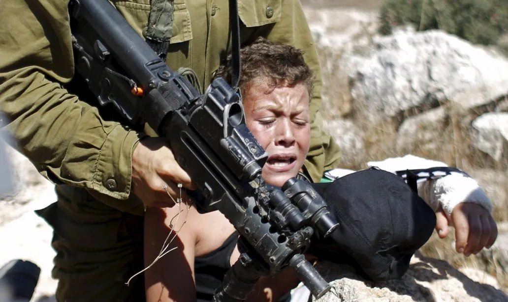 🔪👦 Israel asesina intencionalmente a los niños palestinos ☠️🇮🇱 Un columnista del diario israelí Haaretz, Yossi Klein, escribe: “No hay nada como matar niños para unir los corazones y las mentes. Durante las últimas 18 semanas, los israelíes han sido incapaces de encontrar…