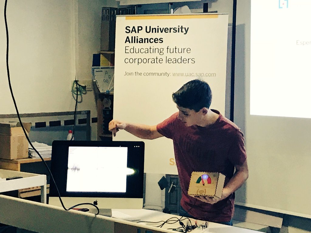 Fabilities_edu's tweet photo. En 4ESO se buscan soluciones a las Smart cities y se proponen vías de solución a través de la Creación de Startups.#Fabilities  #Education  #STEM #InnovativeEducation https://t.co/bPm6DMua2p