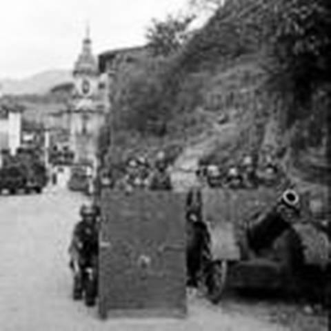 Guerra en el Norte
22-9-1936
Guipúzcoa
La columna Los Arcos, emplea este día en consolidar sus posiciones en la línea del río Deba. En Elgoibar los soldados rebeldes protegen la carretera hacia San Miguel-Markina.