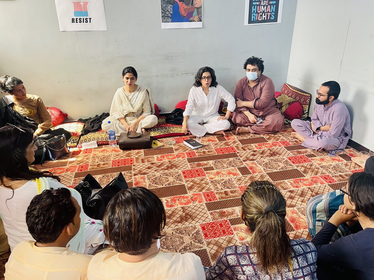 ShahzadiRai's tweet image. Today we had a very important session on Gender Based Violence on the occasion of #IDAHOBIT2023 by our great ally &amp;amp; a feminist lawyer, Sara Malkani. 

Malkani highlighted detailed points to inform the KhawajaSira Community members on GBV sensitization at the GIA Nazimabad Office.