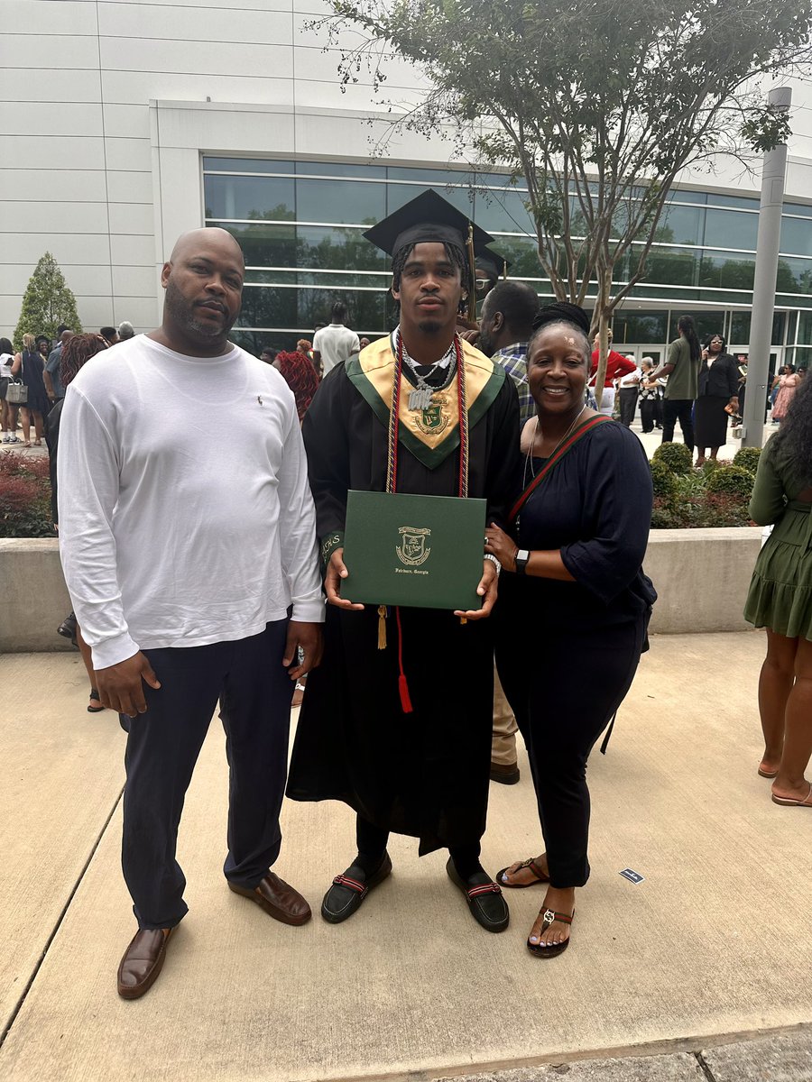 step103's tweet image. Congratulations Son!!!! 
Honors Graduate📖🦅🙏🏾📓