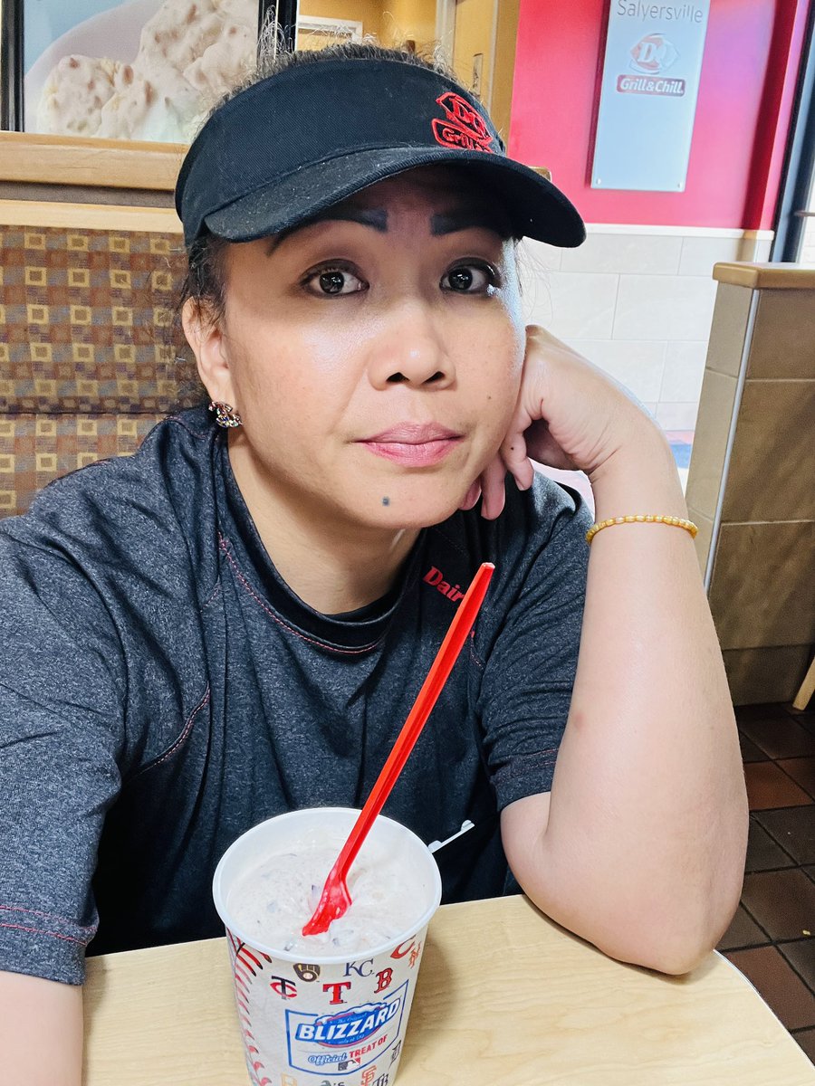 irenesayagnao's tweet image. Give yourself time to think before eating my blizzard mmmm sweet like yOu doh #realife
