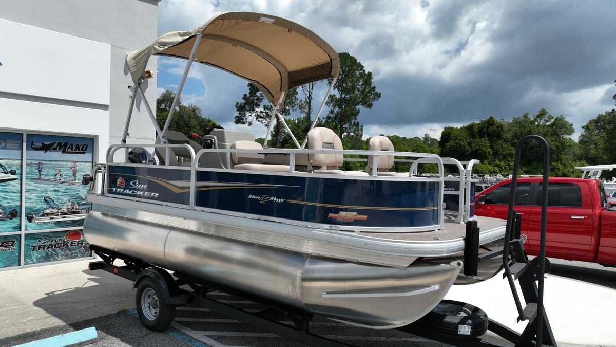 WaylenBayMarine's tweet photo. With a standard package the Sun Tracker 16xl comes with a Bluetooth® stereo system, wraparound tinted windscreen, and an easy-to-use Bimini top deployment mechanism, the BASS BUGGY 16 XL Select offers excellent value in a pontoon fishing boat for your family. https://t.co/ywlSgq5YP0