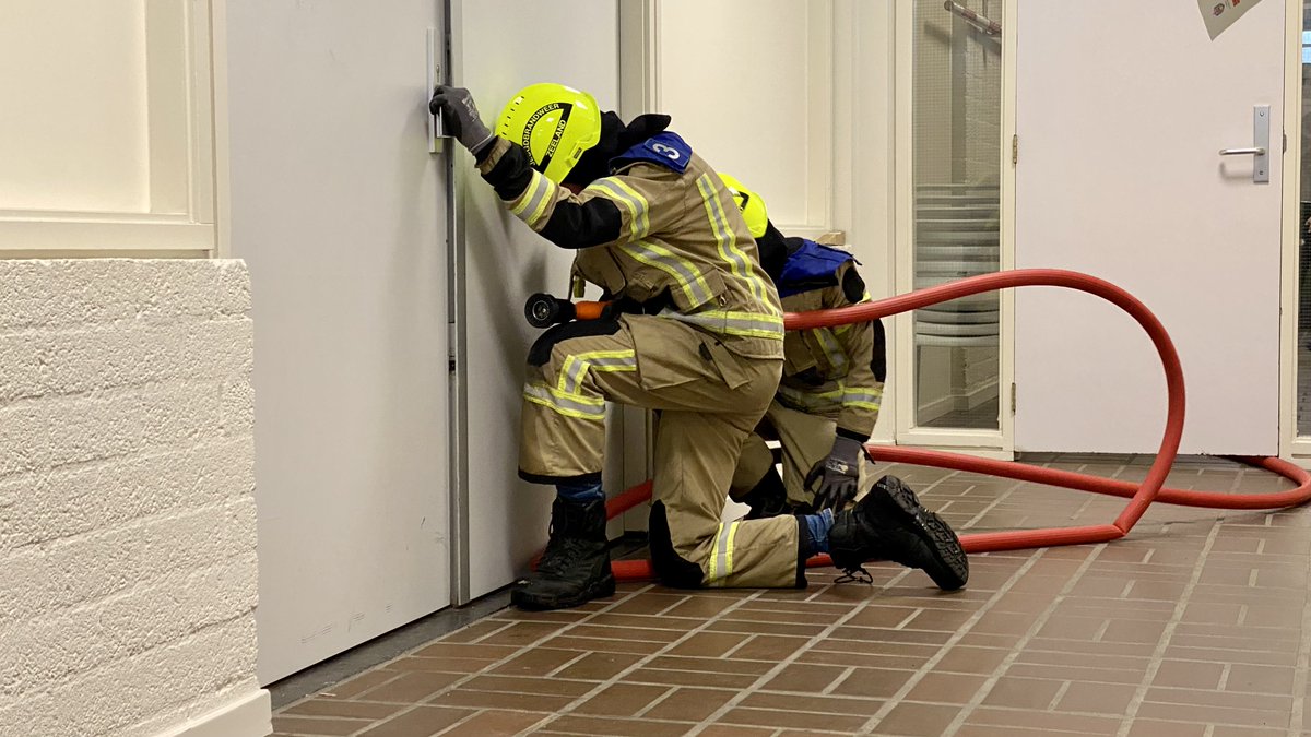 Zaterdag hebben we deelgenomen aan de kwalificatiewedstrijden van <a href="/JeugdbrwNL/">JeugdBrandweer NL</a> in Sliedrecht. Beide teams hebben keihard hun best gedaan en de brand geblust. Een plaats in de halve finale zat er helaas niet in maar we kijken terug op een mooie prestatie van beide ploegen!