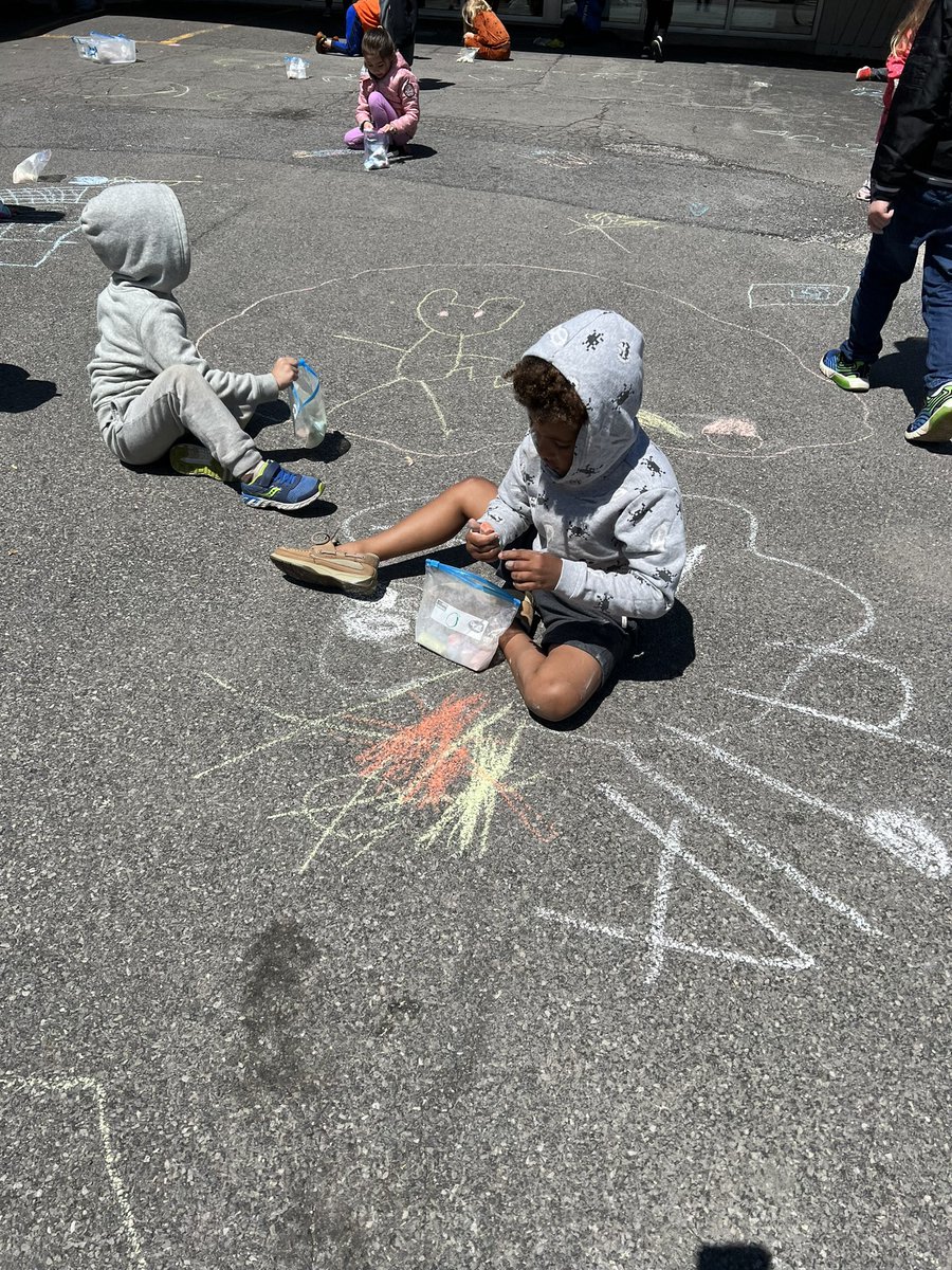 JRobinsonKinder's tweet photo. C = Chalk! We decorated the front of the school with cute pictures,  shapes, tricky &amp; decodable words! #ABCcelebration 
#EndOfYearKinders https://t.co/DbinuQVXYp
