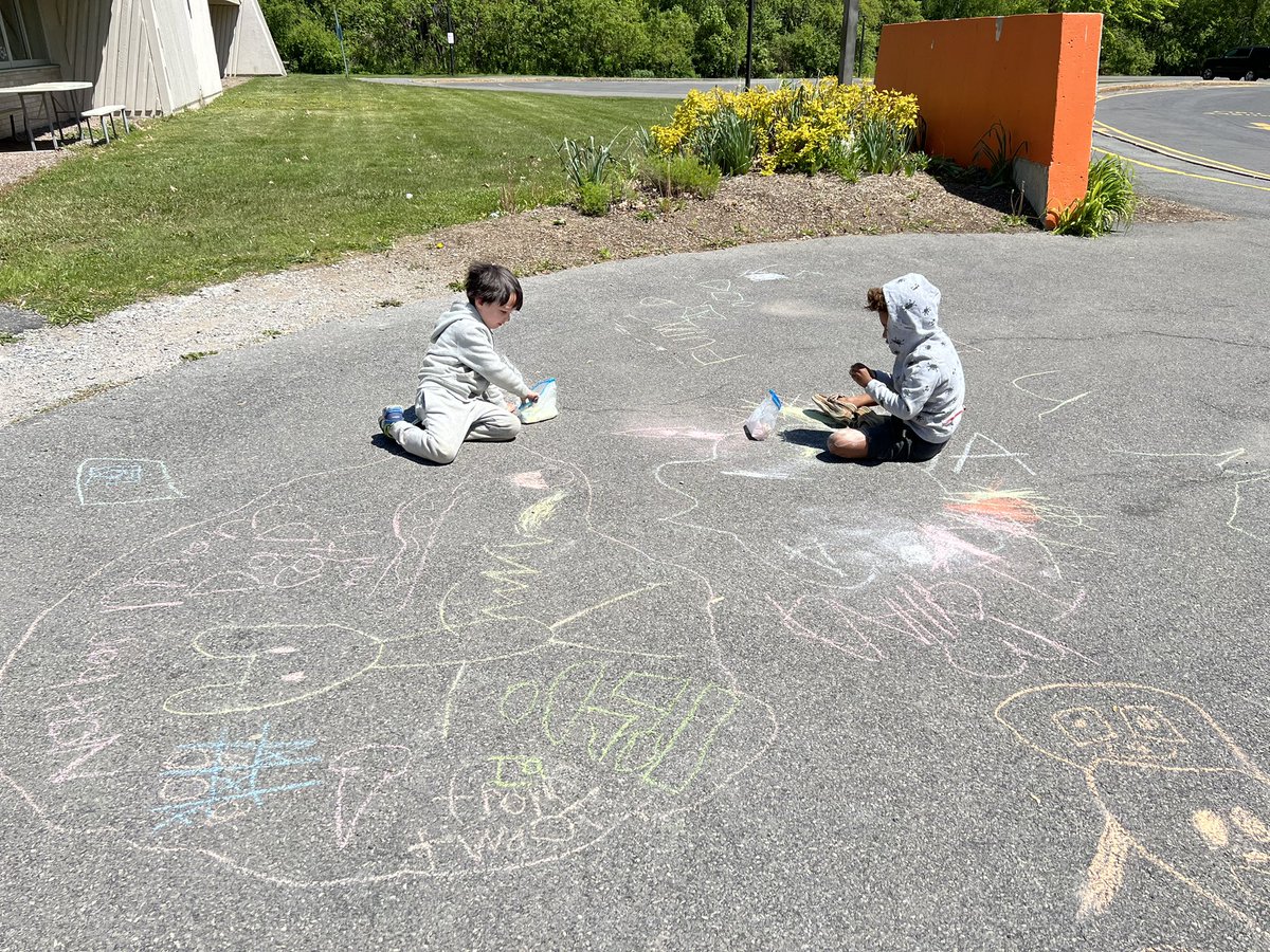 JRobinsonKinder's tweet photo. C = Chalk! We decorated the front of the school with cute pictures,  shapes, tricky &amp; decodable words! #ABCcelebration 
#EndOfYearKinders https://t.co/DbinuQVXYp