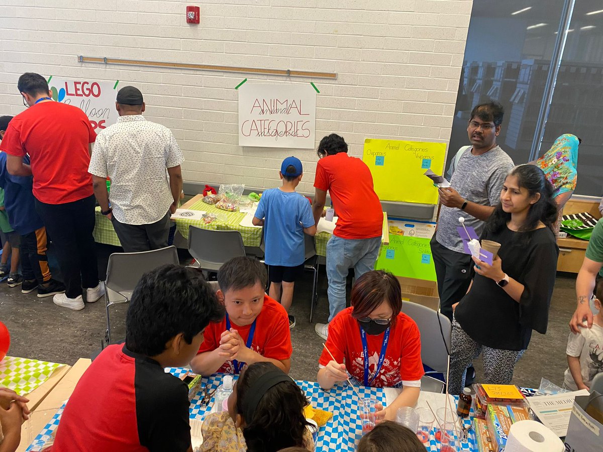 LTSUTM's tweet photo. Here are some more highlights from Science Rendezvous 2023!

@utmdeansoffice @utm @indusspace https://t.co/tEOMVn6Scn