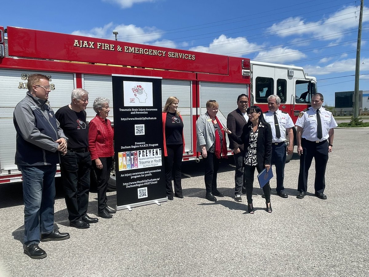 🧵Thread 1/3
 
This afternoon, #AjaxFire & #AjaxCouncil were joined by Chairperson of @HeadsUpDurham & Program Coordinator for Durham Region P.A.R.T.Y., Linda Lowery, to help kick off Durham Region’s first P.A.R.T.Y. (Prevent Alcohol & Risk-Related Trauma Among Youth) Program!