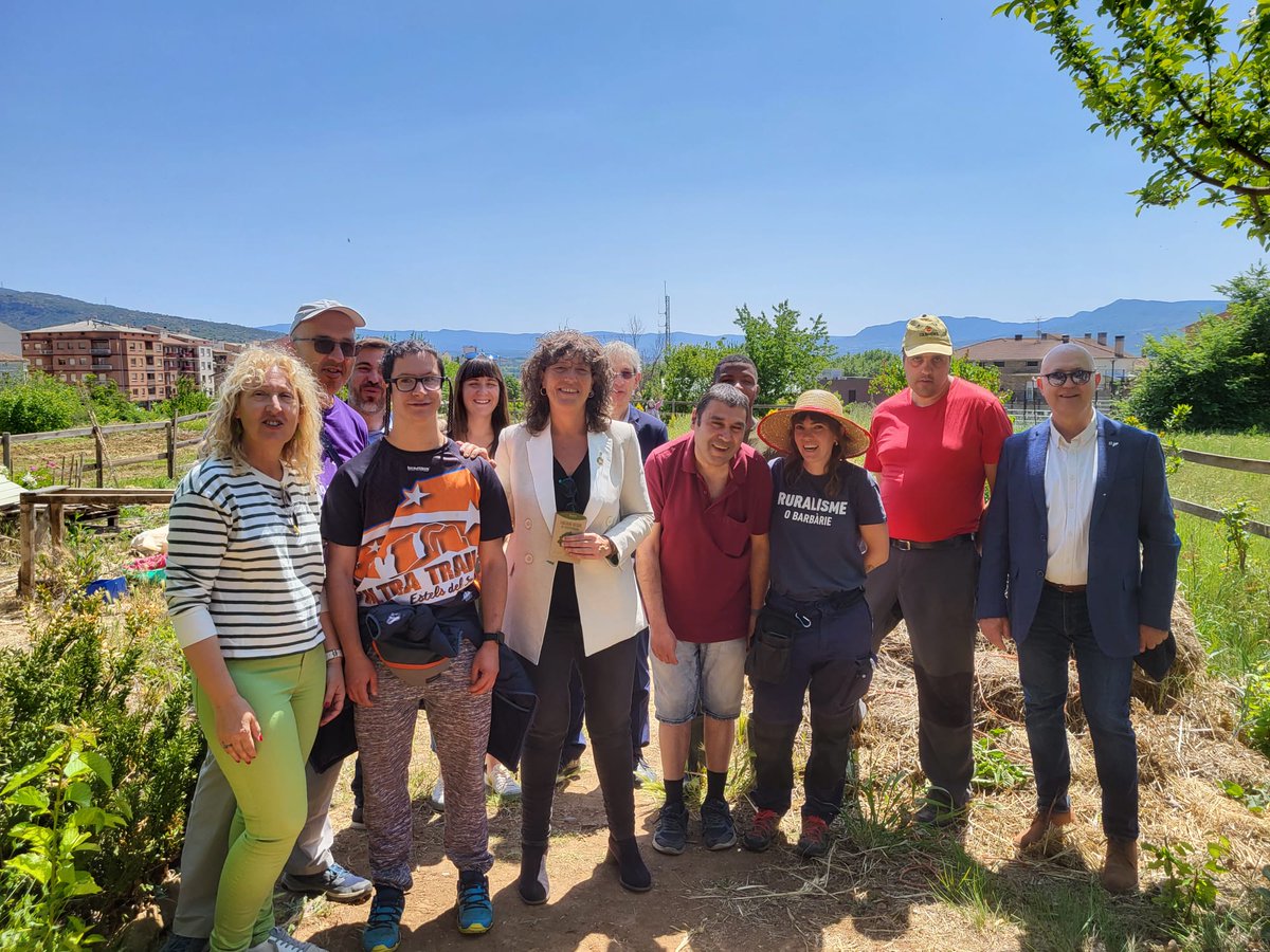 govpirineuiaran's tweet image. Visita de la #consellera @accioclimatica @TeresaJorda al Pallars Jussà

📌 Visita al centre de Forestal Catalana de la Conca de Tremp 
📌 Visita al projecte Llavors d'oportunitats @associacioAlba 
📌 trobada amb ramaders a Sant Esteve de la Sarga