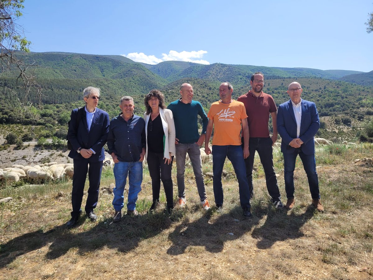govpirineuiaran's tweet image. Visita de la #consellera @accioclimatica @TeresaJorda al Pallars Jussà

📌 Visita al centre de Forestal Catalana de la Conca de Tremp 
📌 Visita al projecte Llavors d'oportunitats @associacioAlba 
📌 trobada amb ramaders a Sant Esteve de la Sarga
