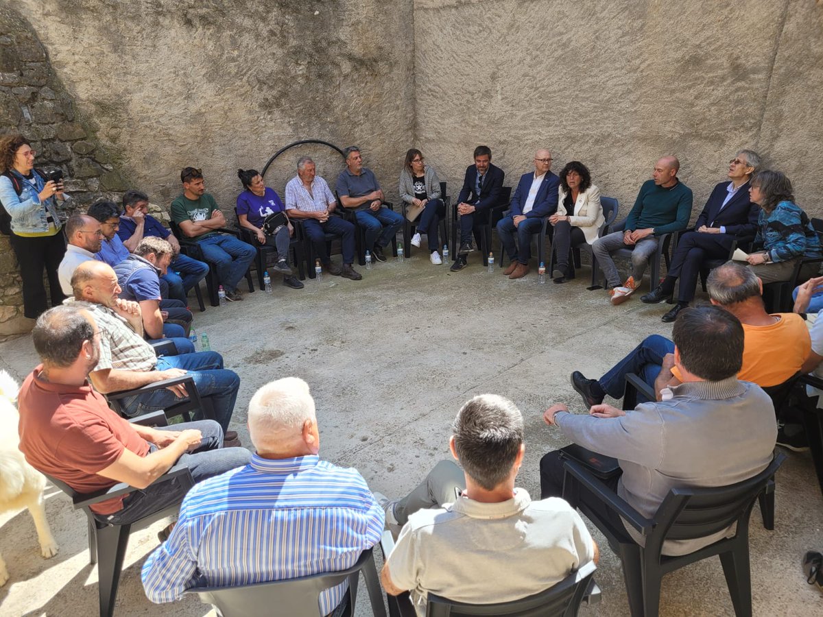 govpirineuiaran's tweet image. Visita de la #consellera @accioclimatica @TeresaJorda al Pallars Jussà

📌 Visita al centre de Forestal Catalana de la Conca de Tremp 
📌 Visita al projecte Llavors d'oportunitats @associacioAlba 
📌 trobada amb ramaders a Sant Esteve de la Sarga
