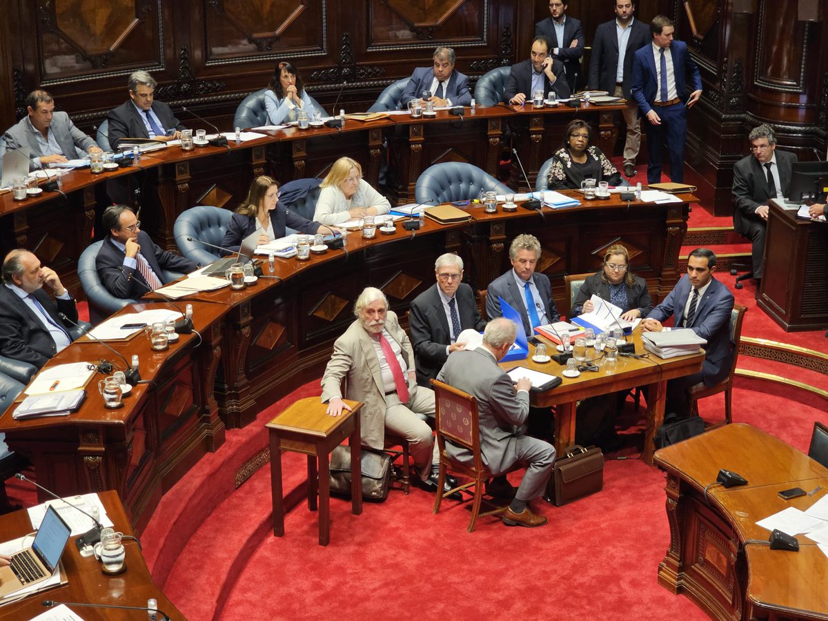 JoseSatdjian's tweet photo. En el Parlamento junto a la Ministra @karinarando y el equipo del @MSPUruguay informando sobre la salud en el contexto de déficit hídrico sin antecedentes.

Recordamos también la importancia de una dieta saludable para el cuidado de la salud y el uso responsable del agua. https://t.co/Q7deEL5hTe