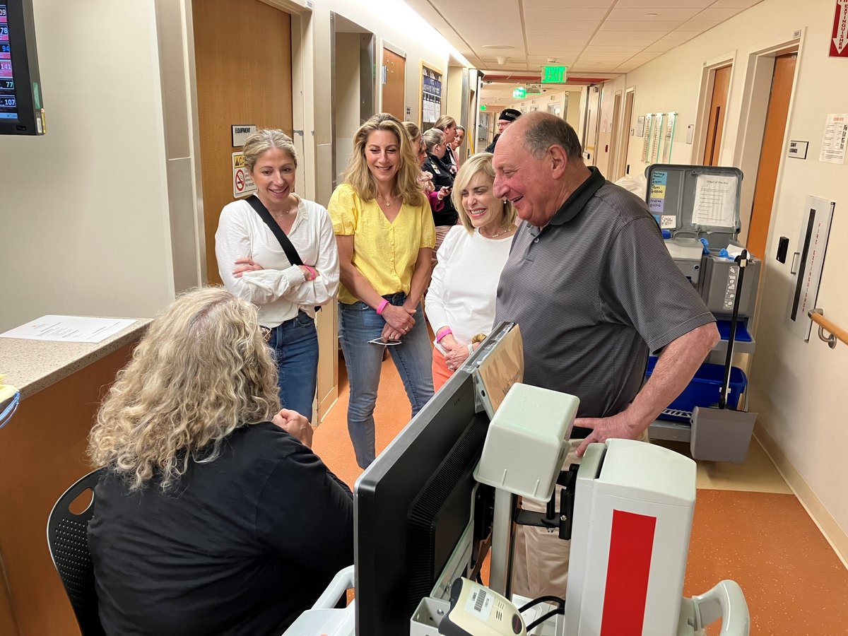 Today on Trauma Survivors Day staff welcomed a special Gratitude Rounds. Gratitude Rounds allow trauma survivors the chance to visit their care teams and express gratitude for the care they received. 
#NTSD