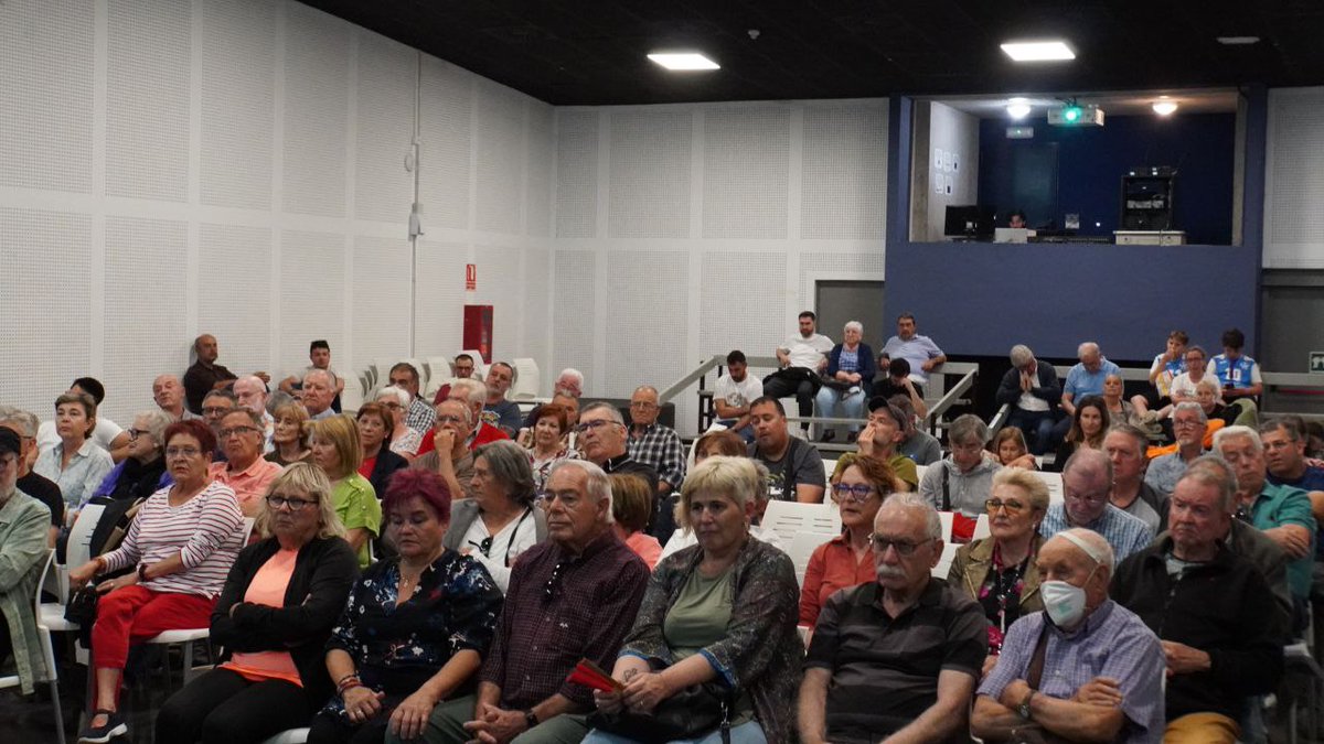esquerraunida's tweet photo. 📝 📍 Diari de campanya:

❤️💜 A #Sagunt, el company @Roberto_RP_ encapçala la candidatura unitària d'esquerres que portarà tota LA FORÇA NECESSÀRIA per capgirar la societat. Més justícia social i polítiques valentes per al #CampDeMorvedre! https://t.co/yWwX3LiBDL