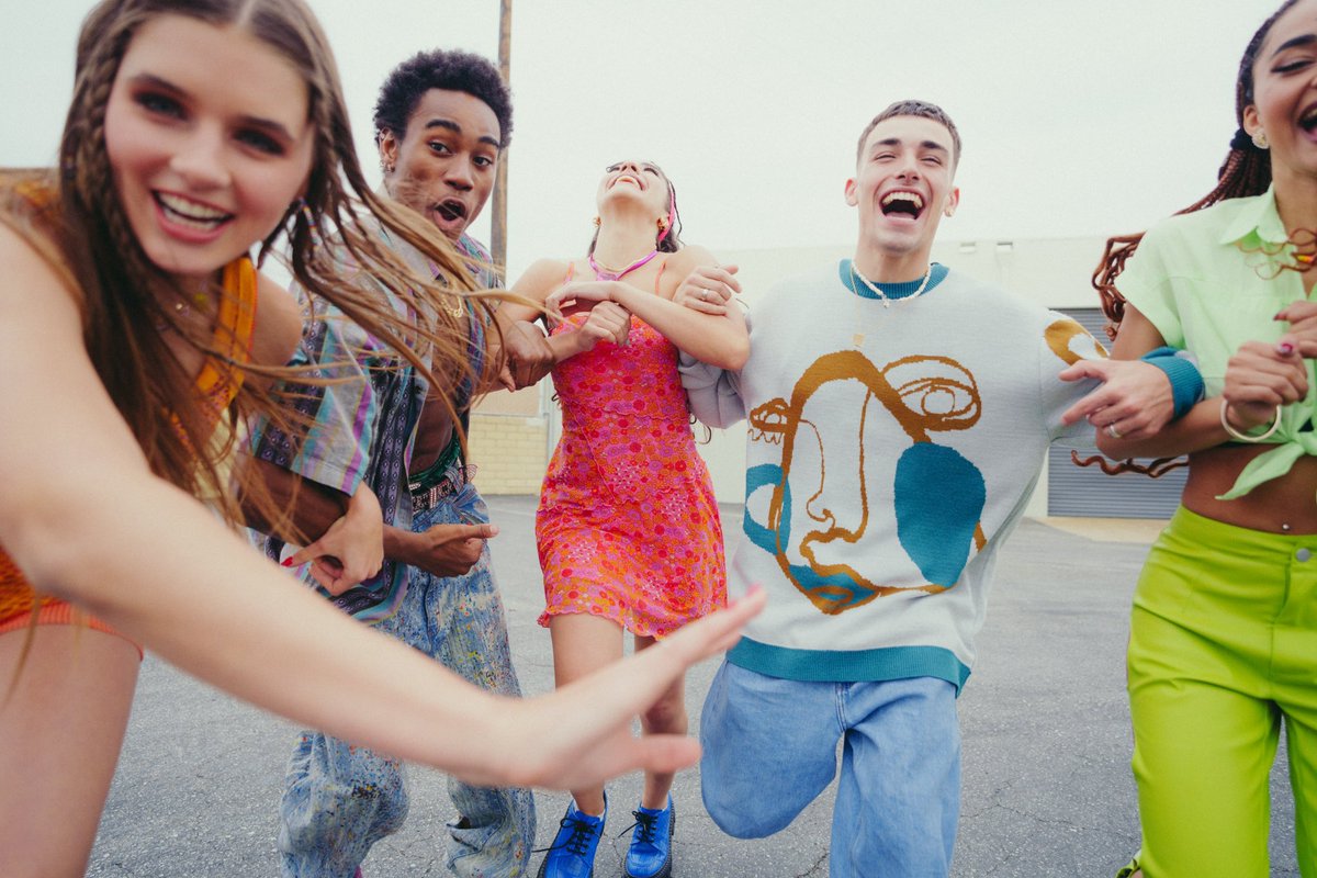 How it started, how it's going, etc 🤭

1 day until I Love Your Smile ✨ #ILoveYourSmile