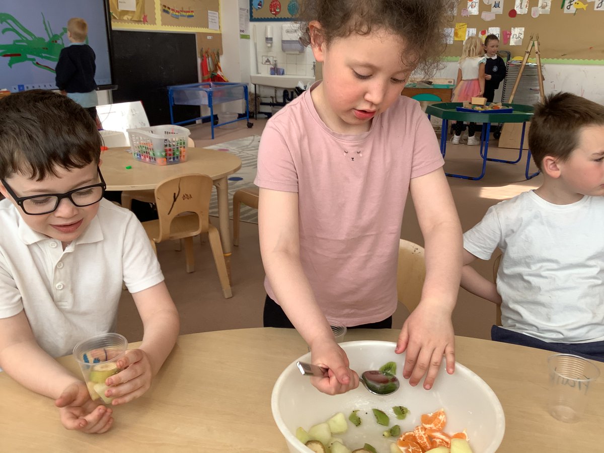 P1atCanalView's tweet photo. This afternoon we were learning about what foods keep us healthy. We made a yummy fruit salad which we enjoyed eating in the woods! #CVHealthWeek23 #OnlyAtCanalView @CanalViewPSEdin https://t.co/6QhvRcDWnB