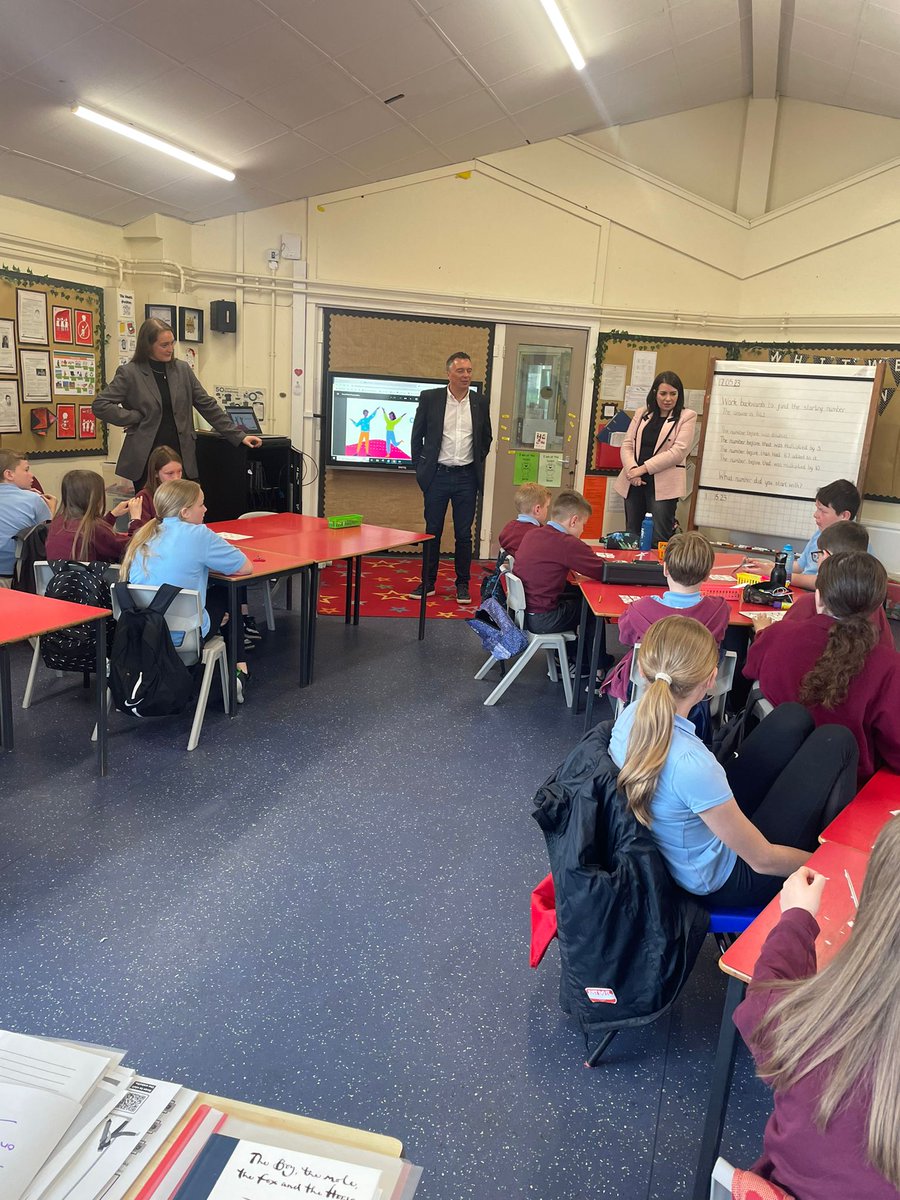 ClydemuirPS's tweet photo. Three fabulous volunteers from @KPMG visited P5 &amp; P6 today as part of #NationalNumeracyDay to share how they use #maths in their jobs! 🌟 They also challenged our learners to solve the 'Magic Square' task...do you think they managed it?! 🎉 @Nat_Numeracy https://t.co/JsI1Xw8Z5q